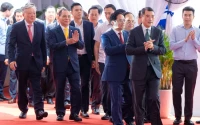 Thủ tướng mới đắc cử Lê Minh Hùng (thứ nhất) tham dự lễ khởi công tuyến đường sắt cao tốc Hà Nội - Quảng Ninh tại tỉnh Quảng Ninh, miền Bắc Việt Nam, ngày 12 tháng 4 năm 2026.